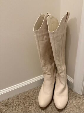 Arula Cream Knee High Wide Calf & Width Sierra Western Heeled Boots - size 8W
